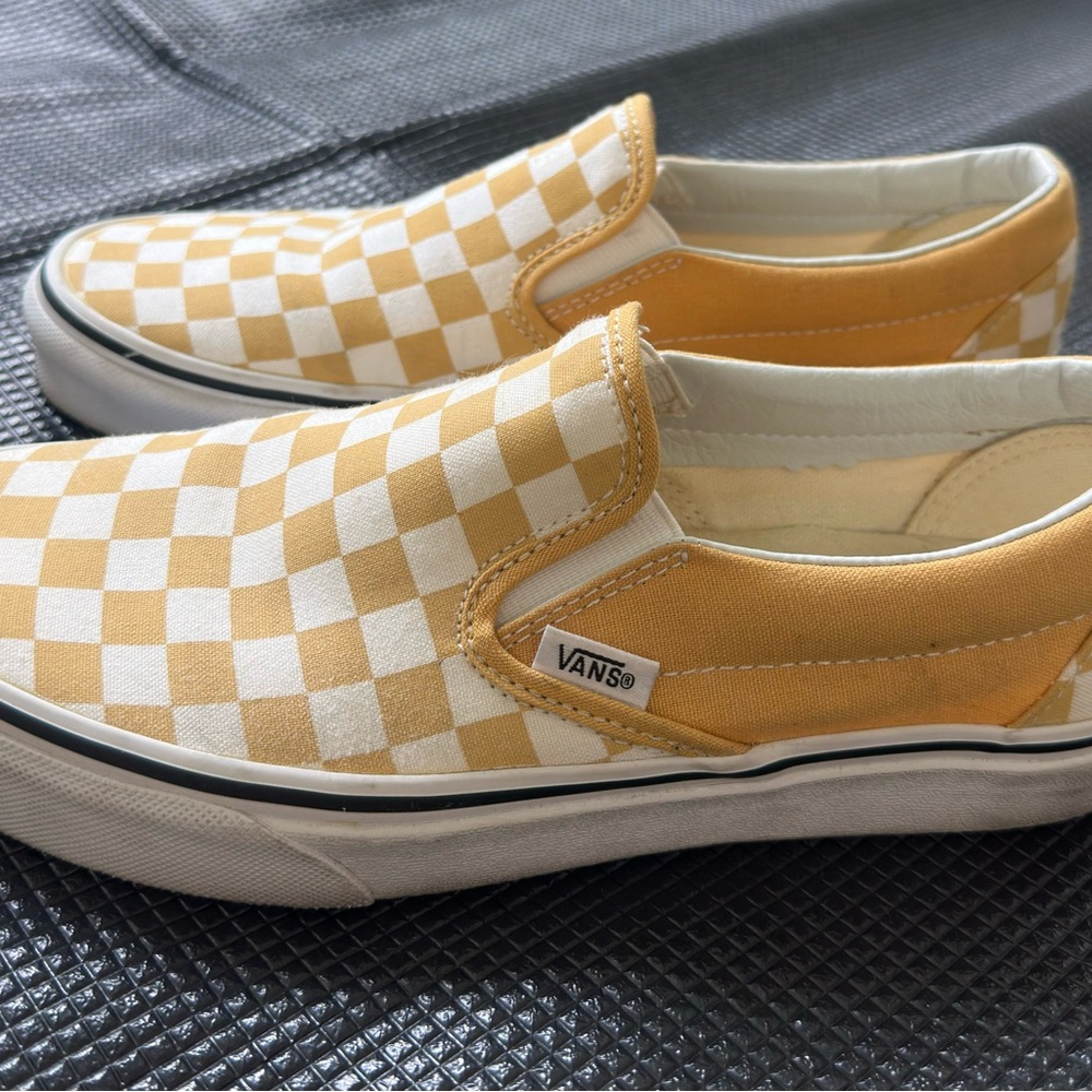 VANS CLASSIC SLIP-ON SHOES - HONEY PEACH. Size 7 in Men, 8.5 in Women